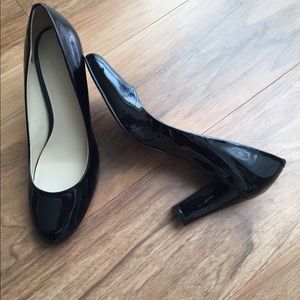 Ladies Nine West Black Patent Leather Pumps